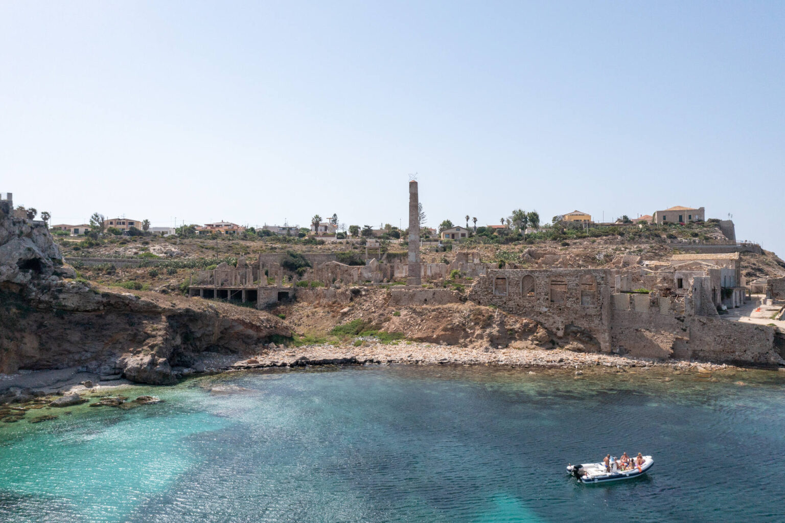 Antica Fornace Penna a Sampieri, icona di archeologia industriale sul mare, meta per escursioni vicino al Castellett Ragusa.